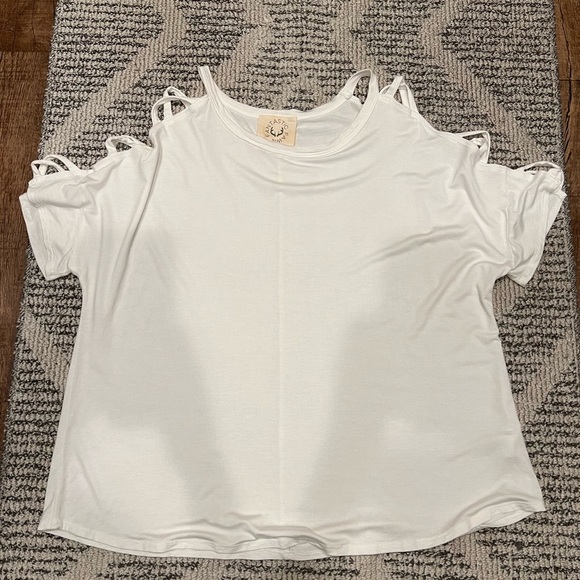 Fantastic Fawn boho western rodeo cut out shoulder sleeves top - Picture 1 of 8